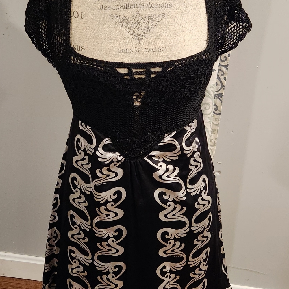 Sleeveless silky dress, crochet top